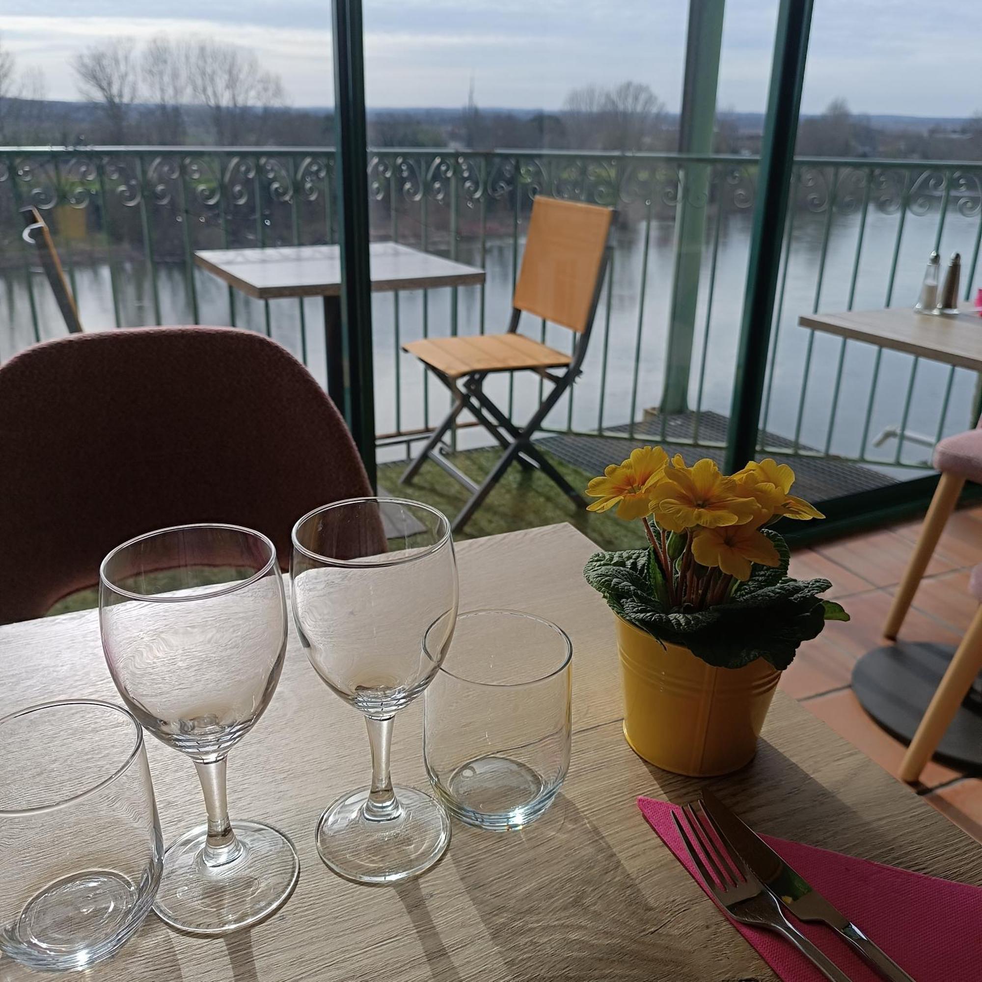 Hotel Restaurant Cote Garonne Le Balcon Des Dames - Tonneins Fauillet Marmande - Vue Panoramique Bord De Garonne Chambres Climatisees Esterno foto